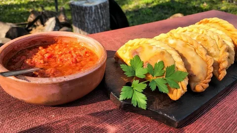 Best empanada de carne cortada a cuchillo near me